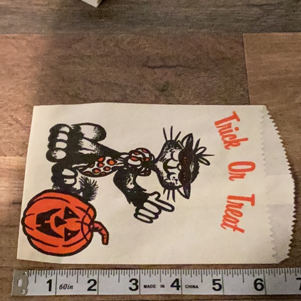 Vintage trick or treat bags group of 20 groovy looking cat and pumpkin - Picture 9 of 9